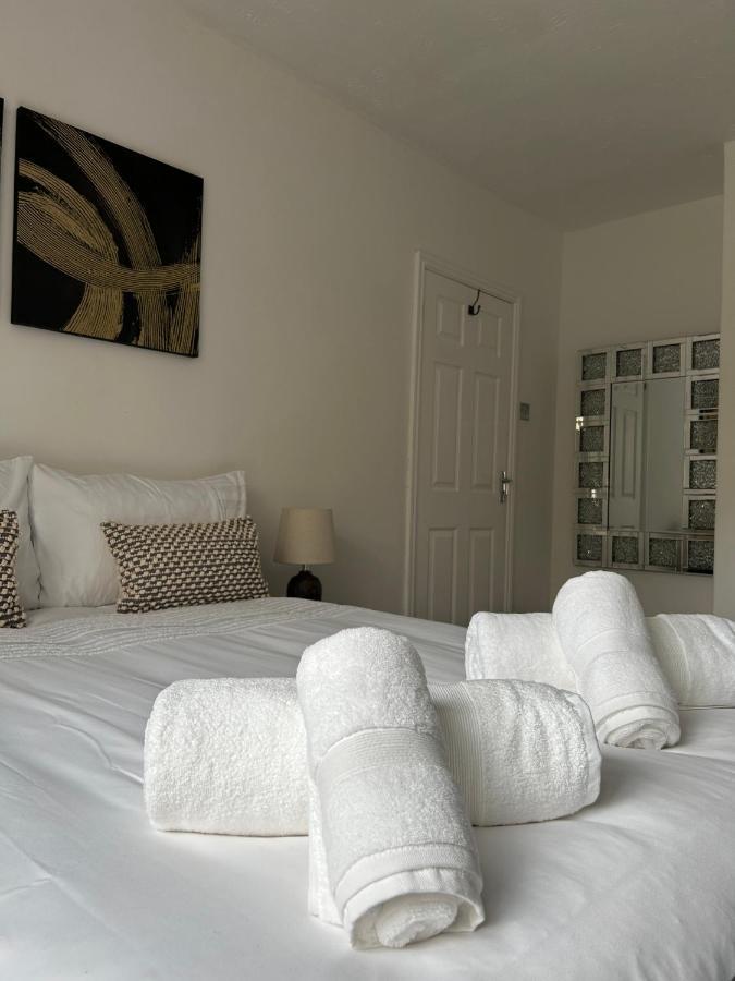 No6 Overnight Stays Free Onsite Parking Hindlip Exterior photo
