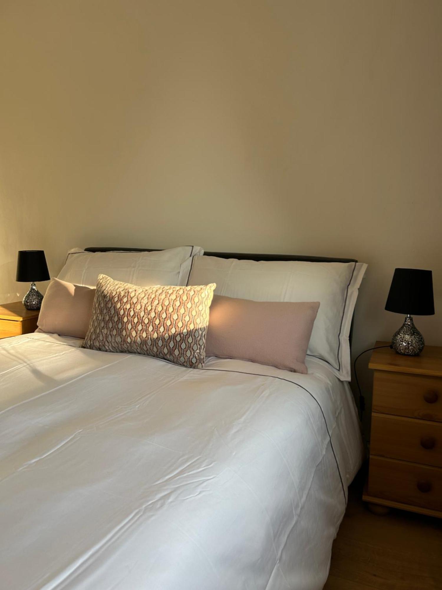 No6 Overnight Stays Free Onsite Parking Hindlip Exterior photo