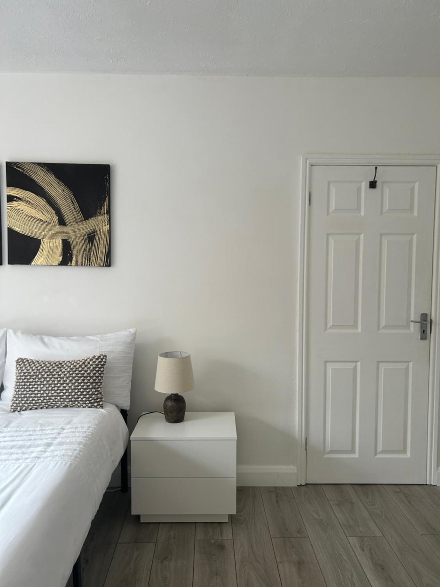 No6 Overnight Stays Free Onsite Parking Hindlip Exterior photo
