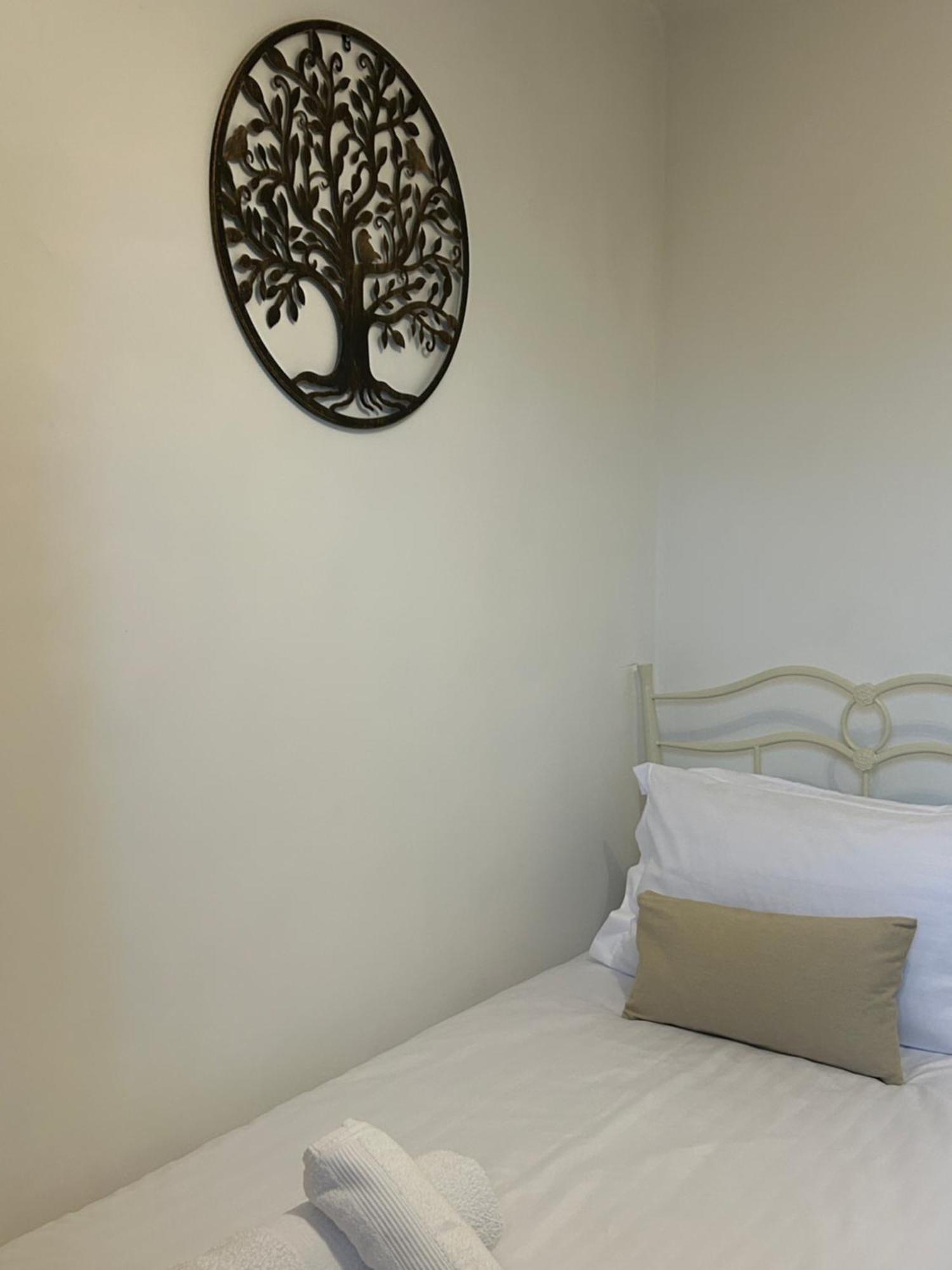 No6 Overnight Stays Free Onsite Parking Hindlip Exterior photo