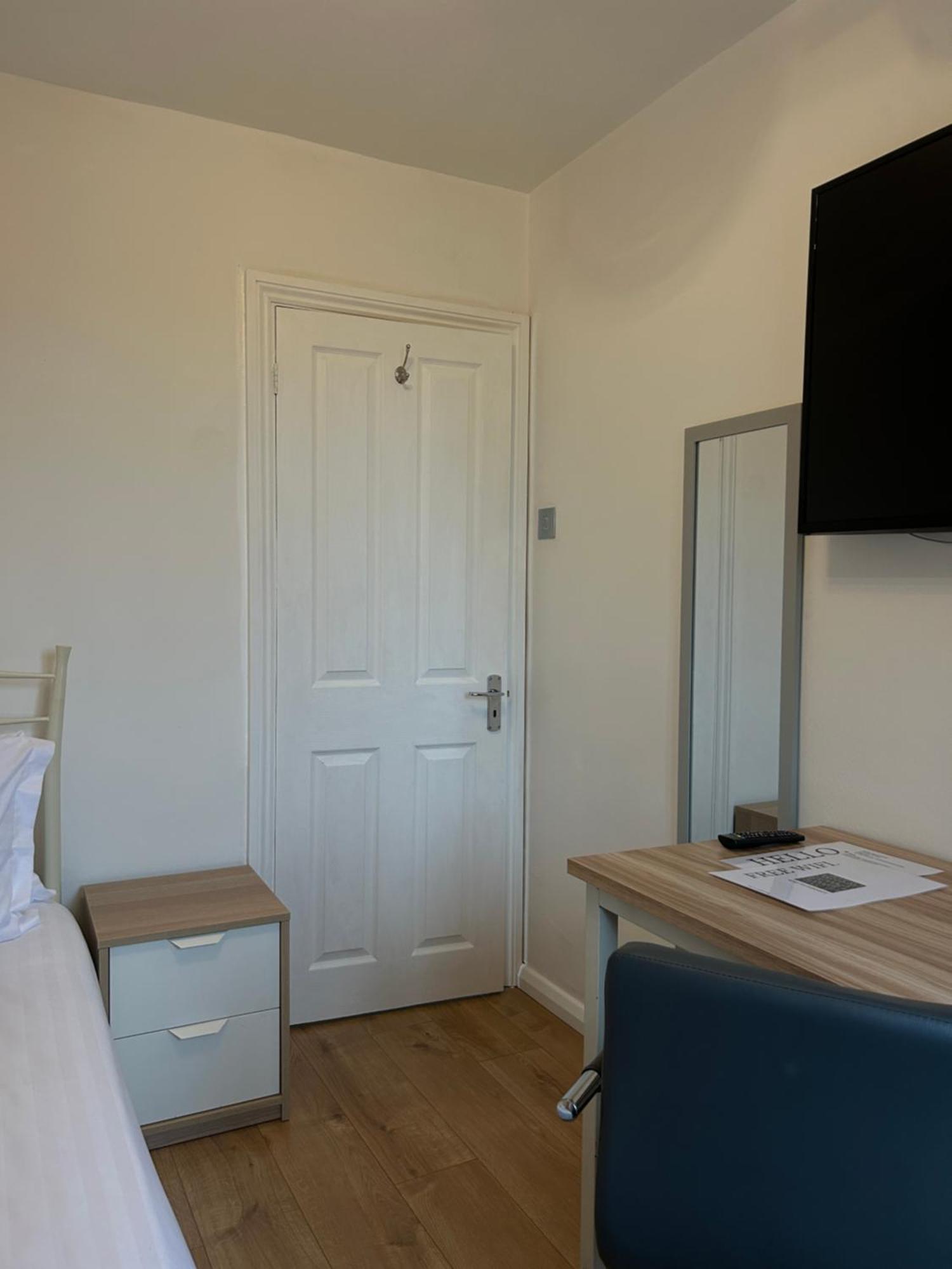 No6 Overnight Stays Free Onsite Parking Hindlip Exterior photo